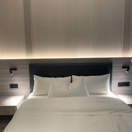 Mooncity & Boardinghouse