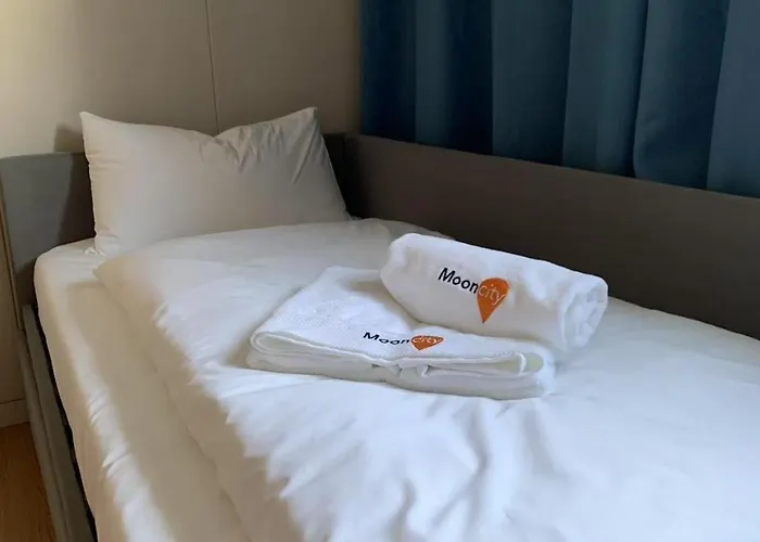 Mooncity & Boardinghouse *