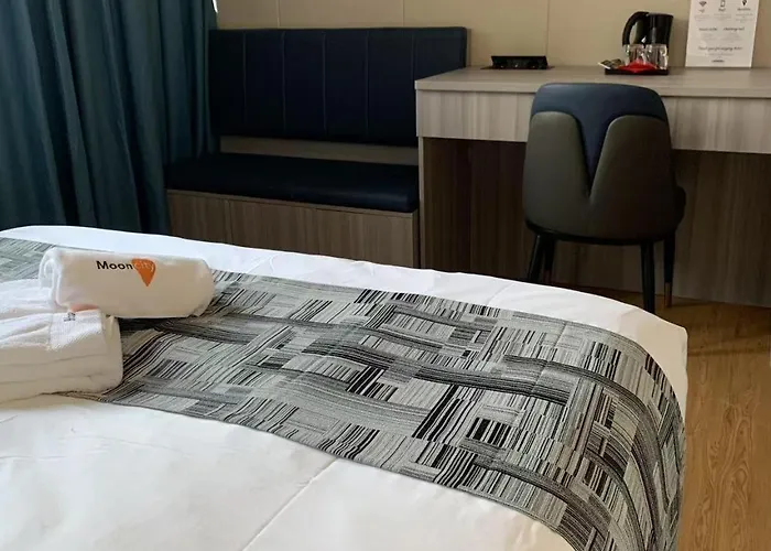 Hotel Mooncity & Boardinghouse *