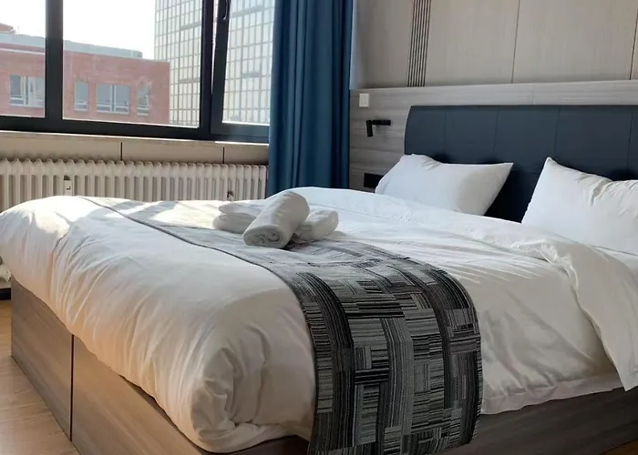 Mooncity & Boardinghouse