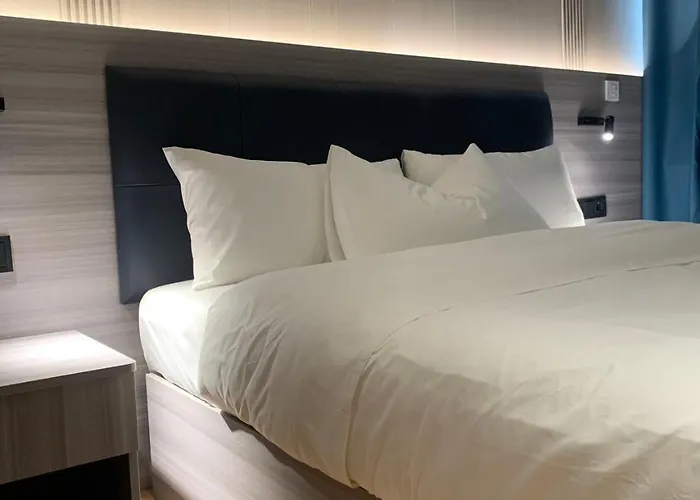 Mooncity & Boardinghouse Hotel *