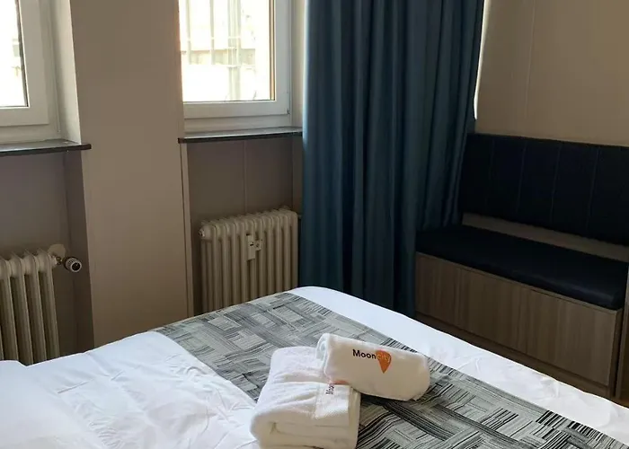 Mooncity & Boardinghouse *