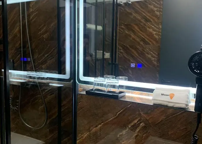 Mooncity & Boardinghouse *